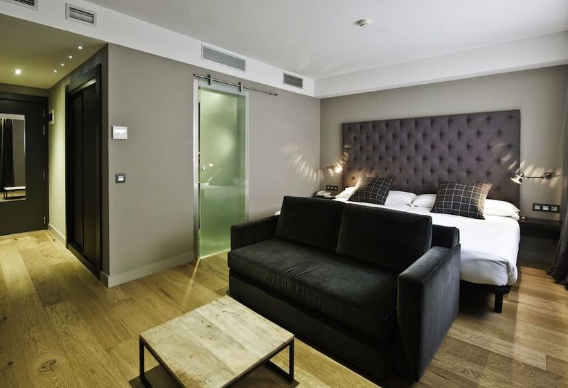 اتاق خانوادگی, Zenit Abeba