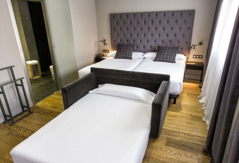 اتاق خانوادگی, Zenit Abeba