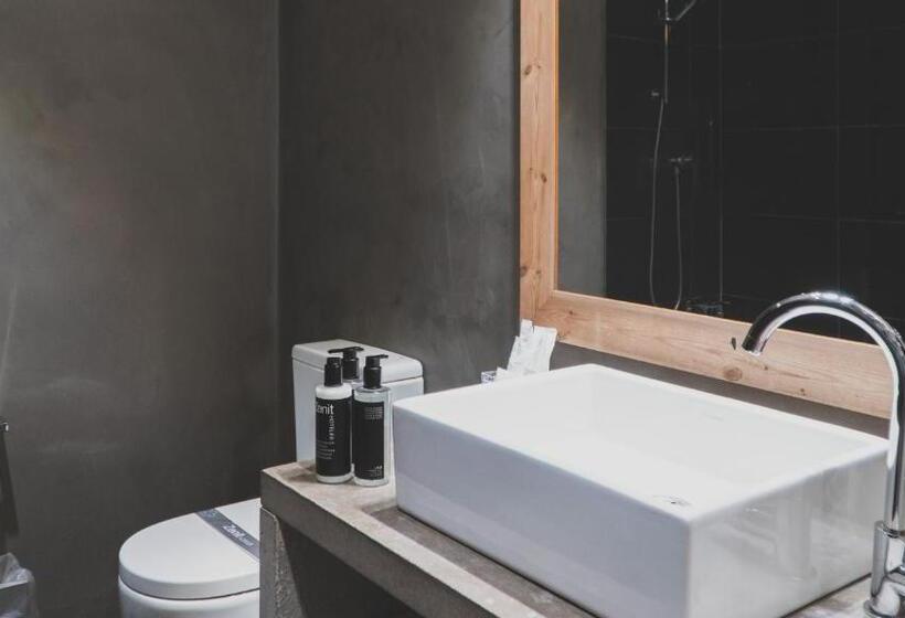 اتاق استاندارد سه نفره, Zenit Abeba