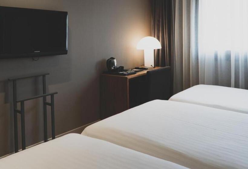 اتاق استاندارد سه نفره, Zenit Abeba