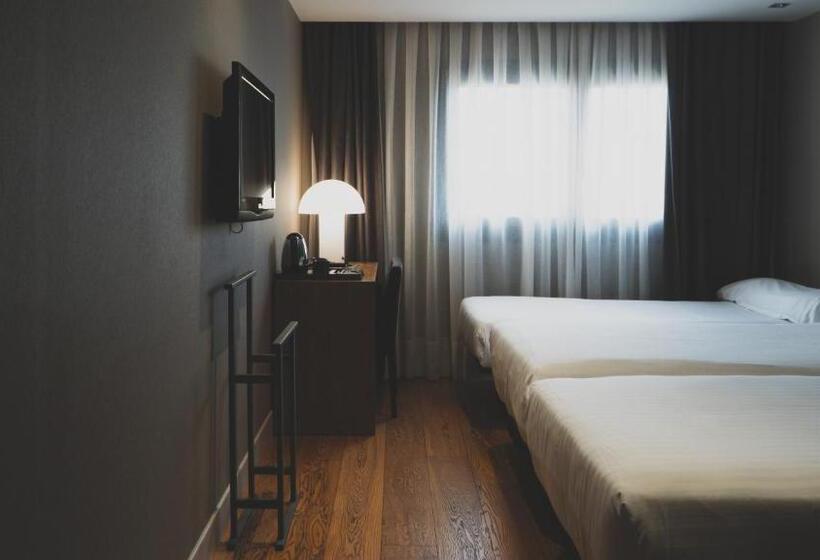 اتاق استاندارد سه نفره, Zenit Abeba