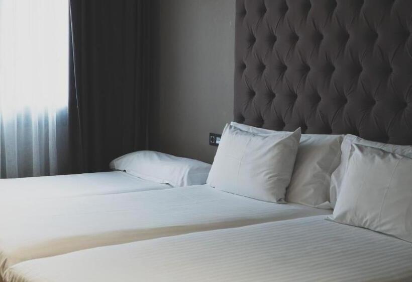 اتاق استاندارد سه نفره, Zenit Abeba