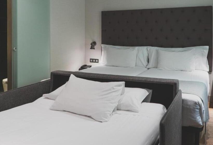 اتاق خانوادگی, Zenit Abeba