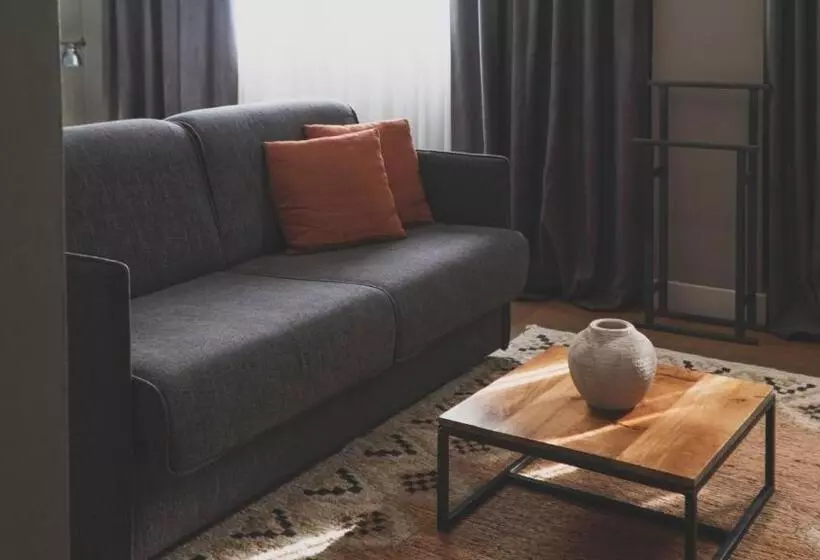 Family Room, Zenit Abeba