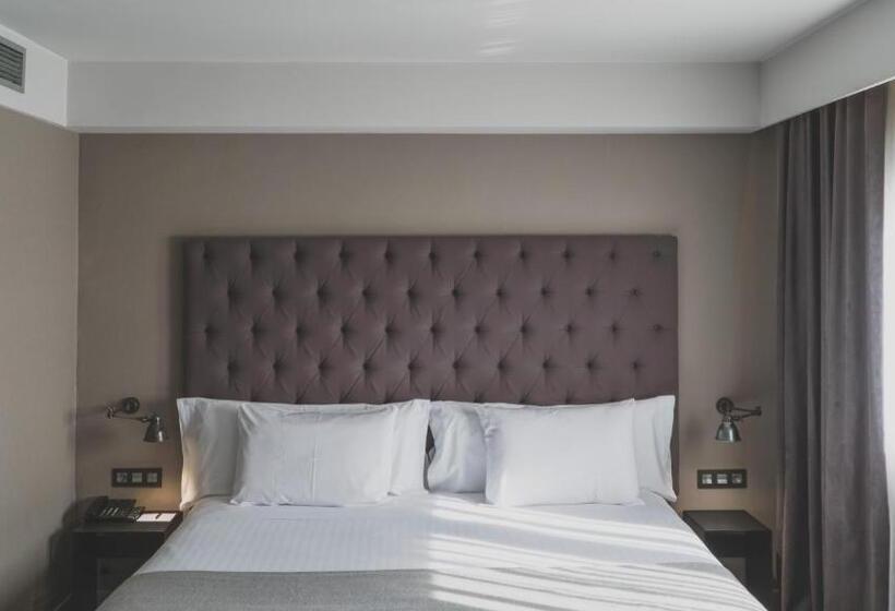 اتاق خانوادگی, Zenit Abeba