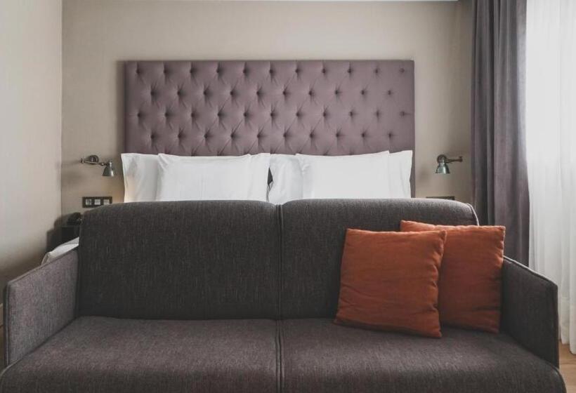 اتاق خانوادگی, Zenit Abeba