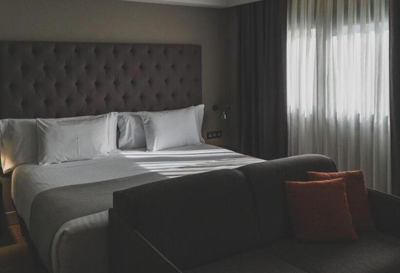 اتاق خانوادگی, Zenit Abeba