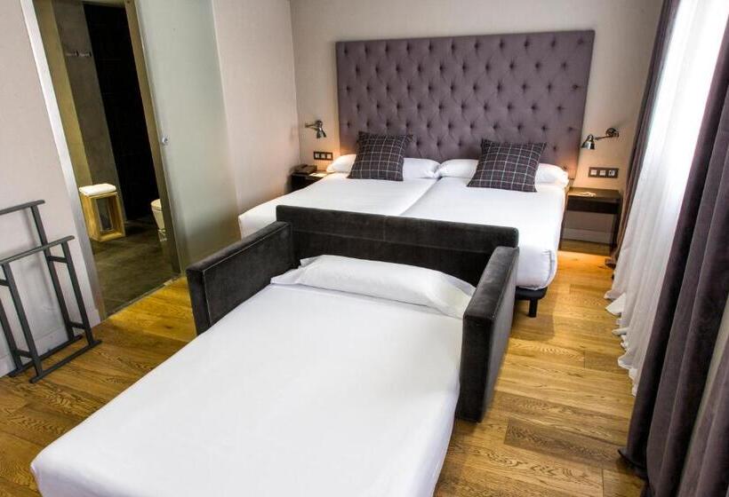 اتاق خانوادگی, Zenit Abeba