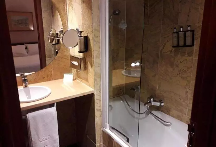 اتاق اکونومی, Parador De Arties