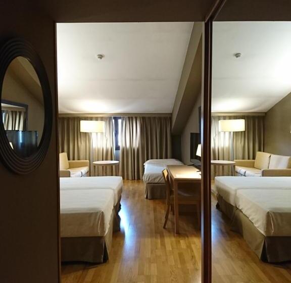 标准三人间, Parador de La Seu D'Urgell