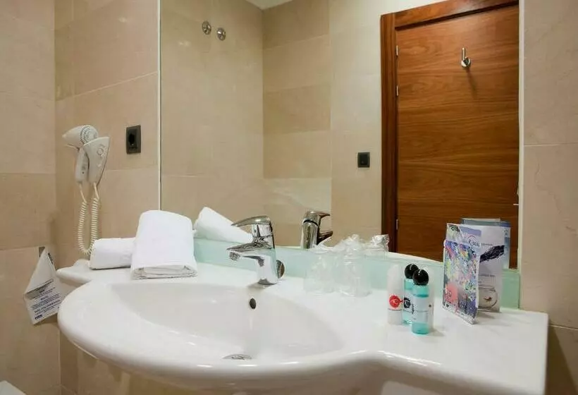 اتاق استاندارد سه نفره, Sercotel Riscal