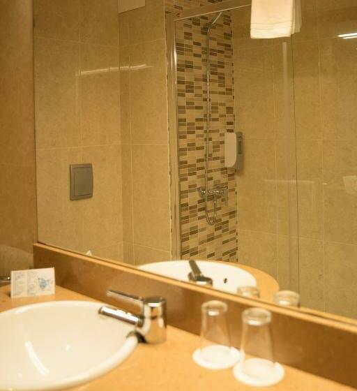 스탠다드 트리플 룸, Sercotel Tres Luces