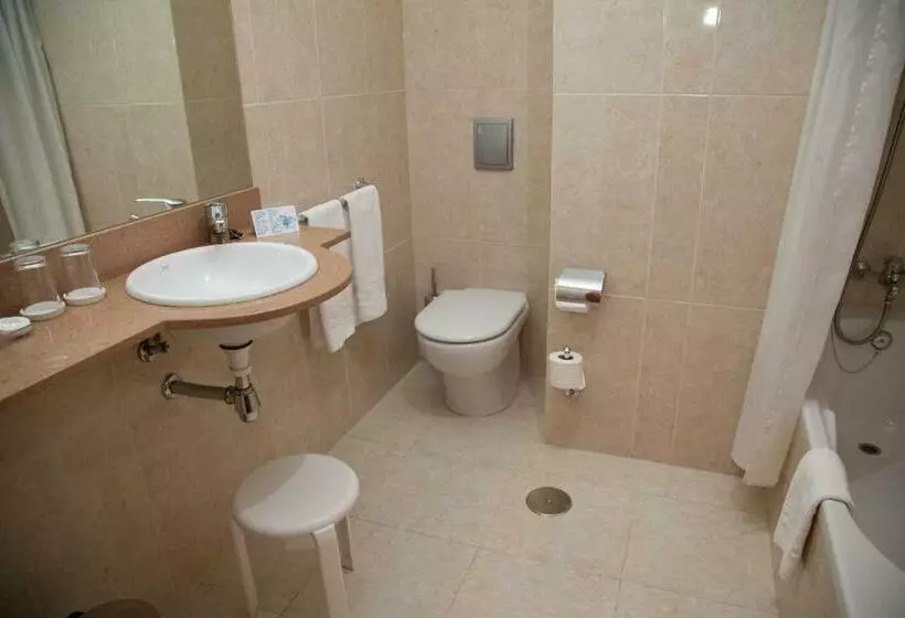 اتاق استاندارد سه نفره, Sercotel Tres Luces
