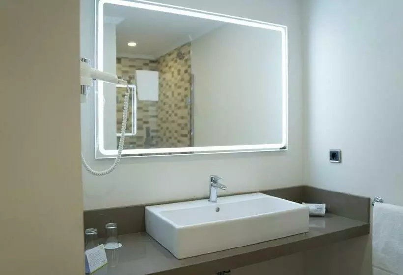 اتاق خانوادگی, Sercotel Tres Luces