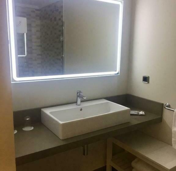 패밀리 룸, Sercotel Tres Luces