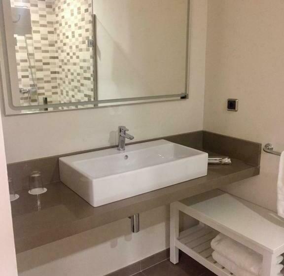 패밀리 룸, Sercotel Tres Luces