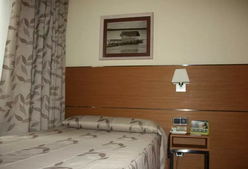 اتاق استاندارد یک نفره, Sercotel Tres Luces