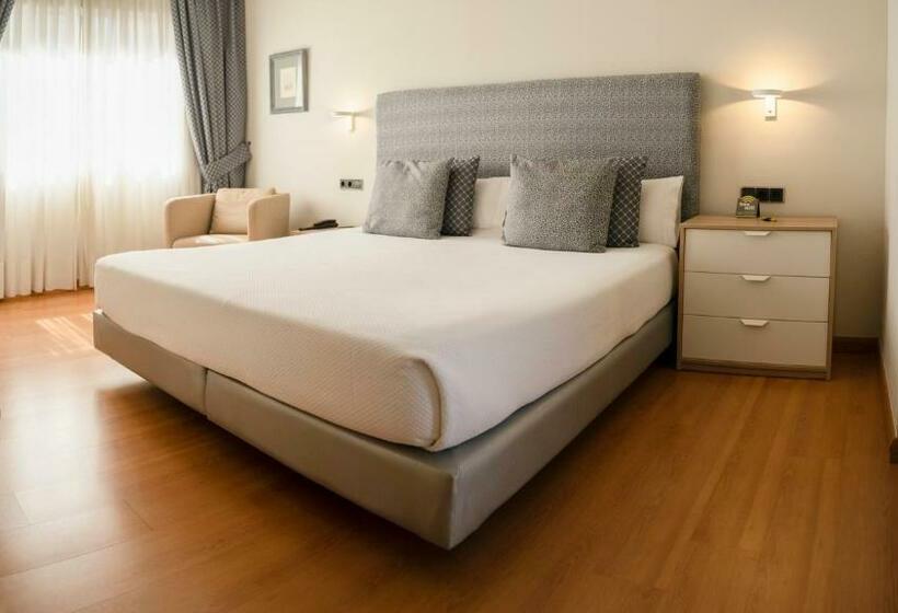 주니어 스위트, Sercotel Tres Luces