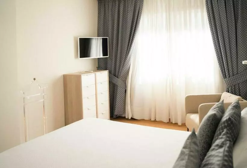 سوییت جونیور, Sercotel Tres Luces