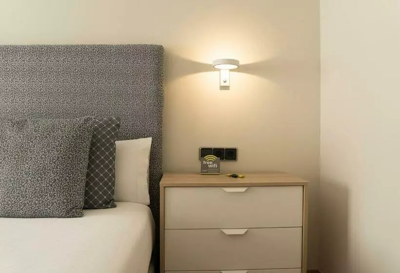 سوییت جونیور, Sercotel Tres Luces