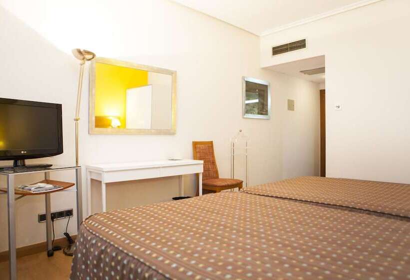 Quarto Triplo Estandar, Sercotel Tres Luces