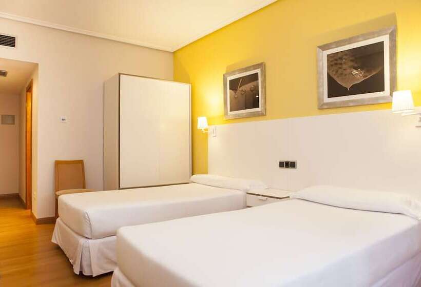 패밀리 룸, Sercotel Tres Luces