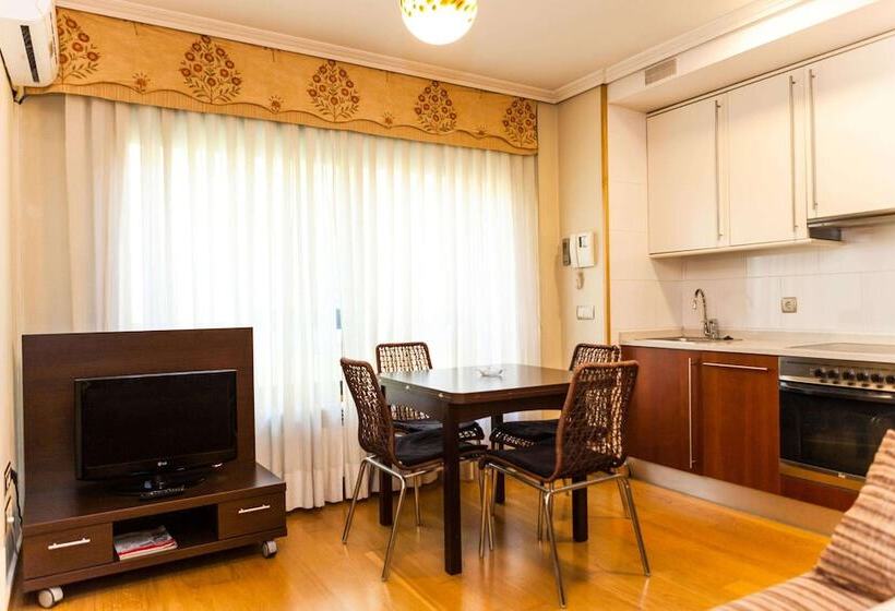 스탠다드 스튜디오, Sercotel Tres Luces