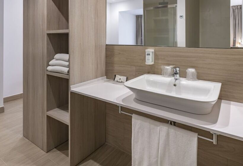 带海景标准四人间, 4r Gran Europe