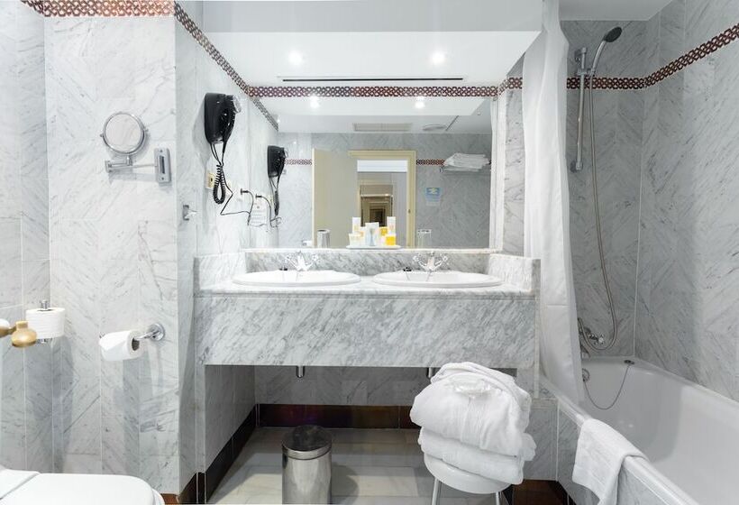 סוויטת ג'וניור, Abades Benacazon