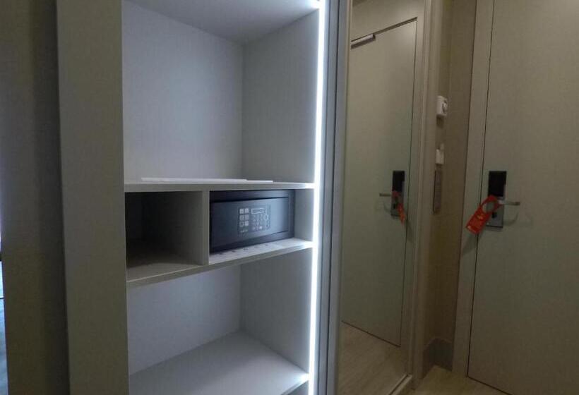 Номер Премиум, America Sevilla