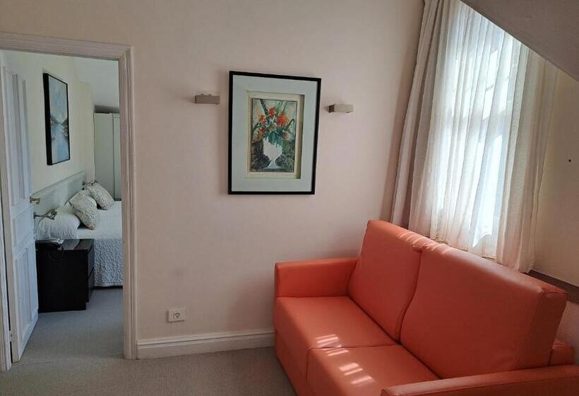 חדר סטנדרט לשלושה, Atalaya