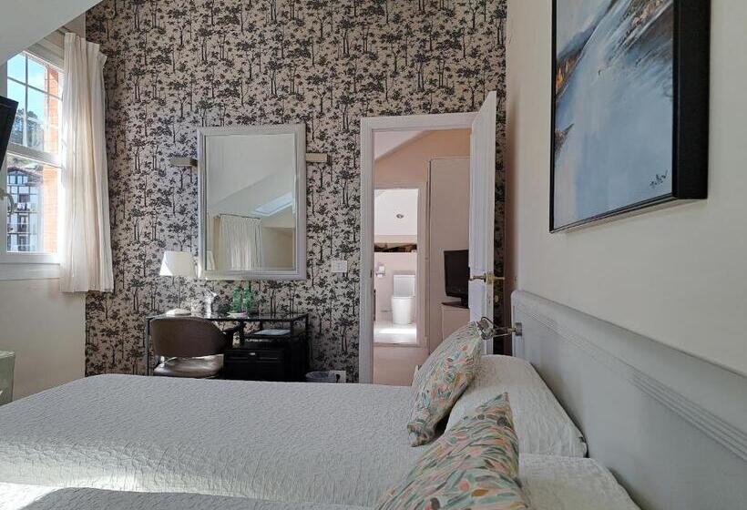 חדר סטנדרט לשלושה, Atalaya