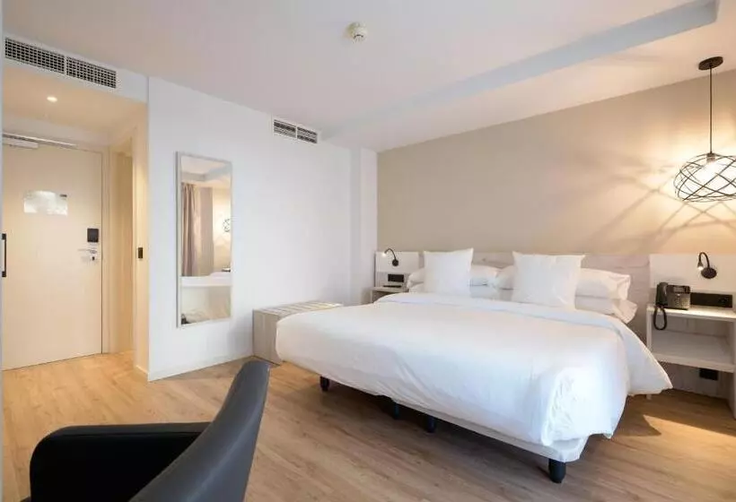Standard Room, Óbal Urban
