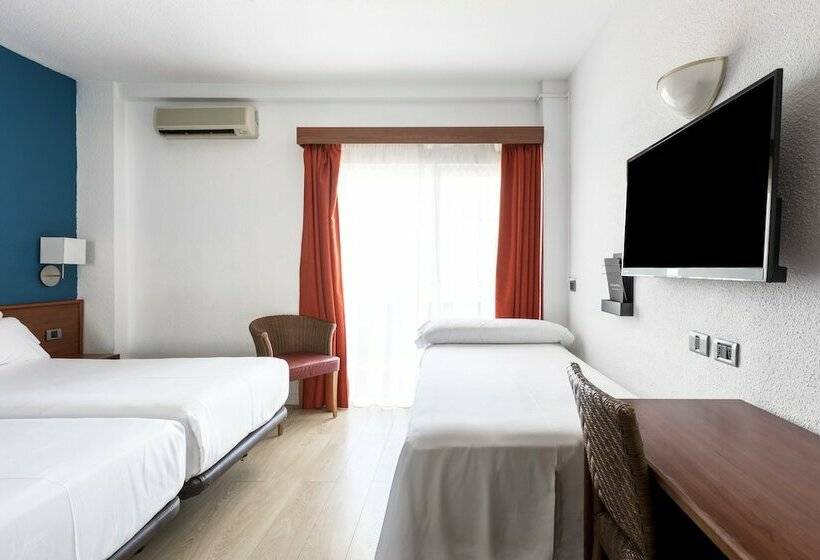 חדר סטנדרט לשלושה, Catalonia Punta del Rey