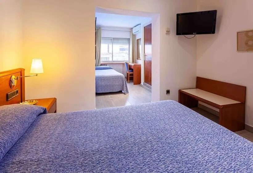 Habitació Triple Estàndard, Checkin Travé