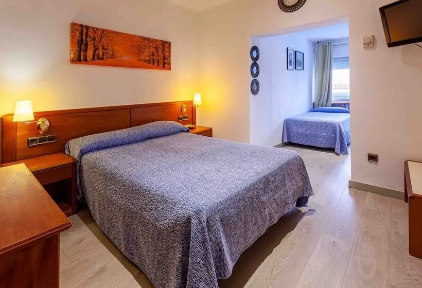 Habitació Triple Estàndard, Checkin Travé