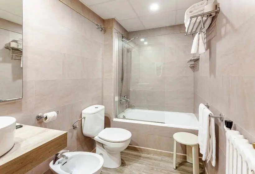 Habitació Triple Estàndard, Checkin Travé