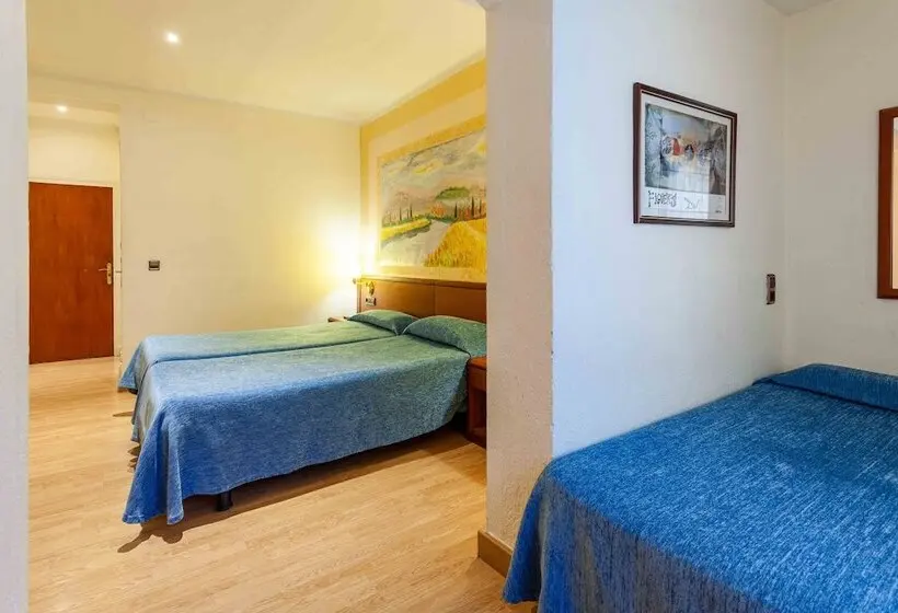 Habitació Triple Estàndard, Checkin Travé