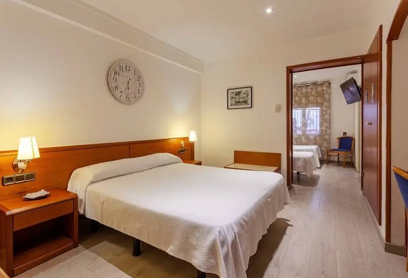 Habitació Quàdruple Estàndard, Checkin Travé