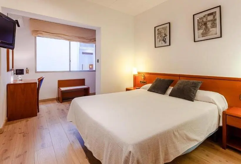 Habitación Estàndard Individual, Checkin Travé