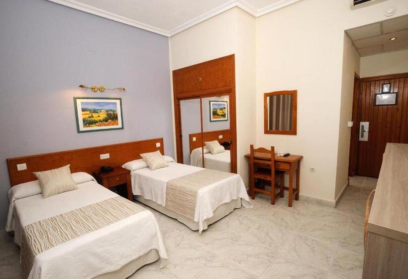 Номер Стандарт Трехместный, Complejo Los Rosales