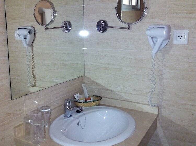 اتاق استاندارد سه نفره, Europa Boutique Sevilla