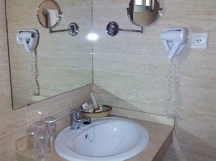 اتاق استاندارد سه نفره, Europa Boutique Sevilla