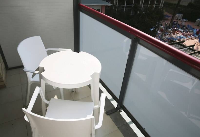 Номер Стандарт Вид на Бассейн, Eurosalou & Spa