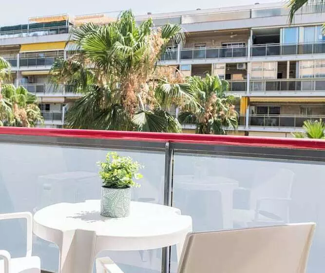 اتاق استاندارد با چشم‌انداز استخر, Eurosalou & Spa