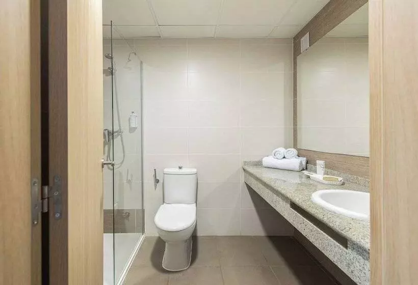 اتاق استاندارد با چشم‌انداز استخر, Eurosalou & Spa
