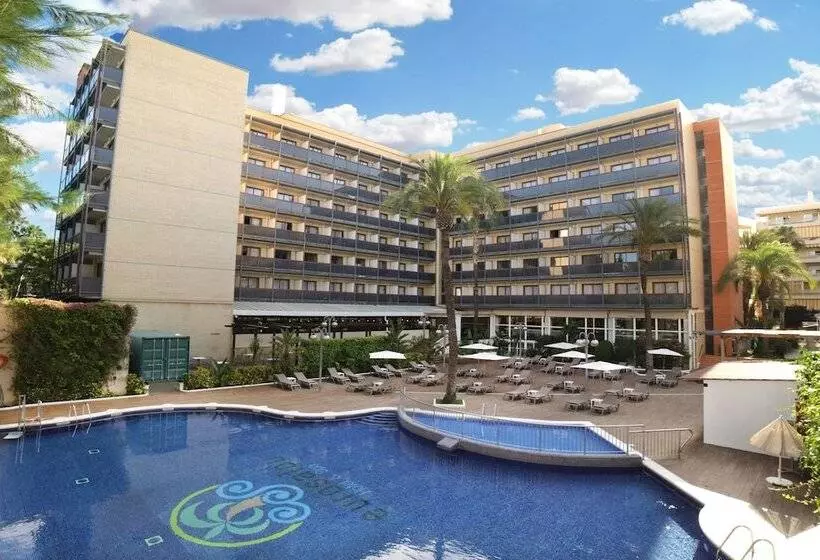 اتاق استاندارد با چشم‌انداز استخر, Eurosalou & Spa