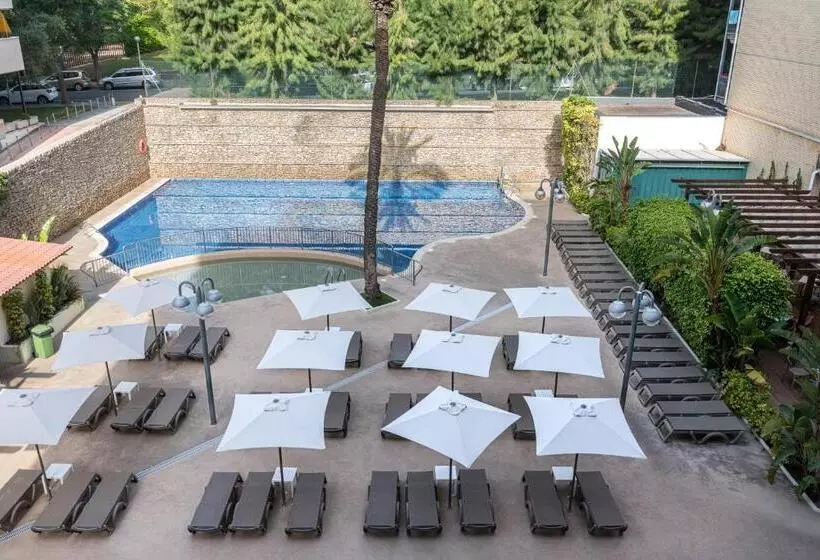 اتاق استاندارد با چشم‌انداز استخر, Eurosalou & Spa