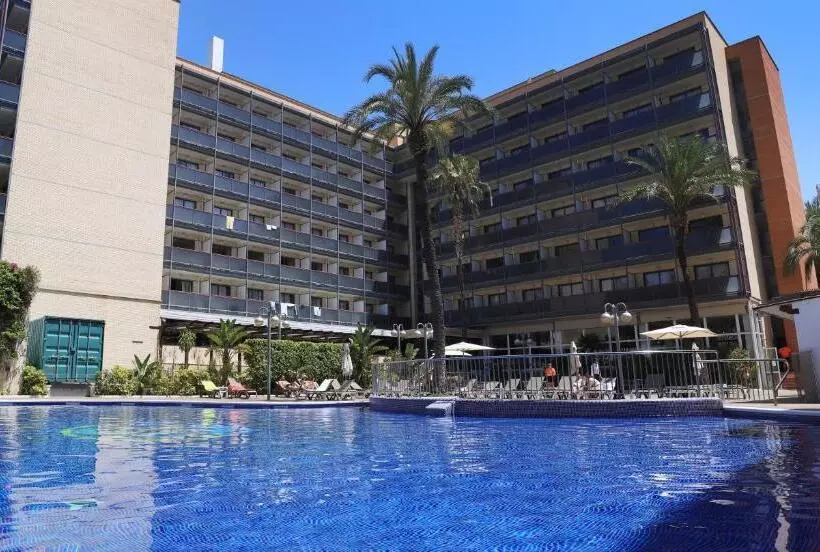 اتاق استاندارد با چشم‌انداز استخر, Eurosalou & Spa