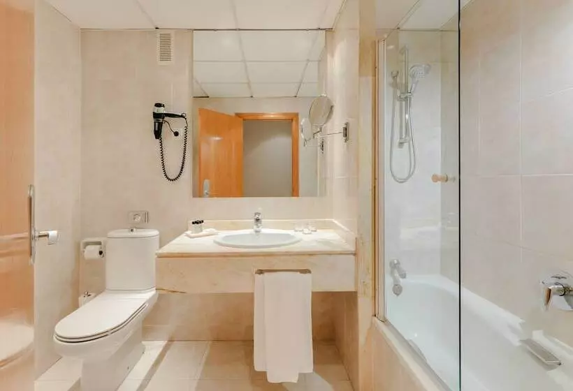 اتاق استاندارد سه نفره, Hesperia Zaragoza Centro